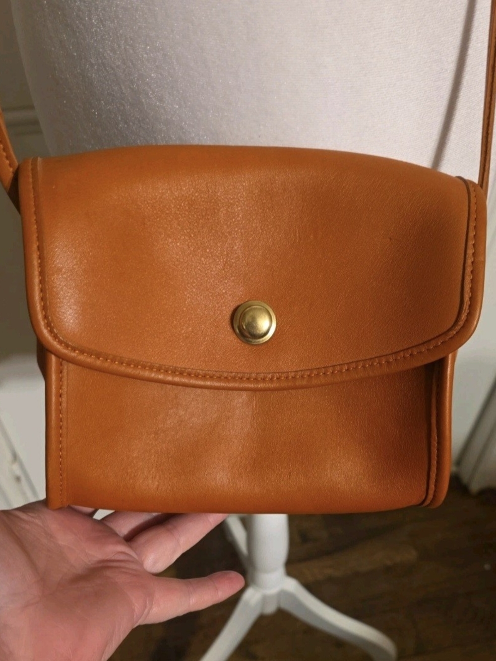 COACH VINTAGE Classic Women's Crossbody Bag in Cognac Brown